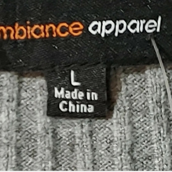 AMBIANCE Apparel. Sweatshirt. Size L - Picture 3 of 4